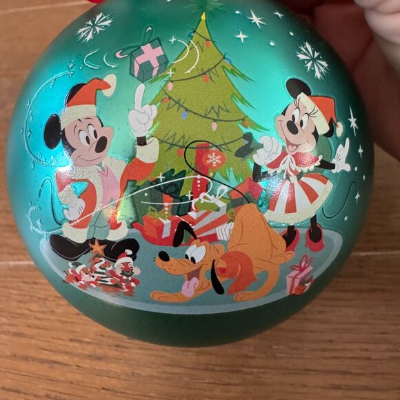 Disney 2023 Santa Mickey Mouse & Friends Glass Ball Sketchbook Ornament NWT - Picture 2 of 4
